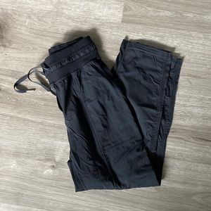 lululemon cropped dance studio joggers size 4